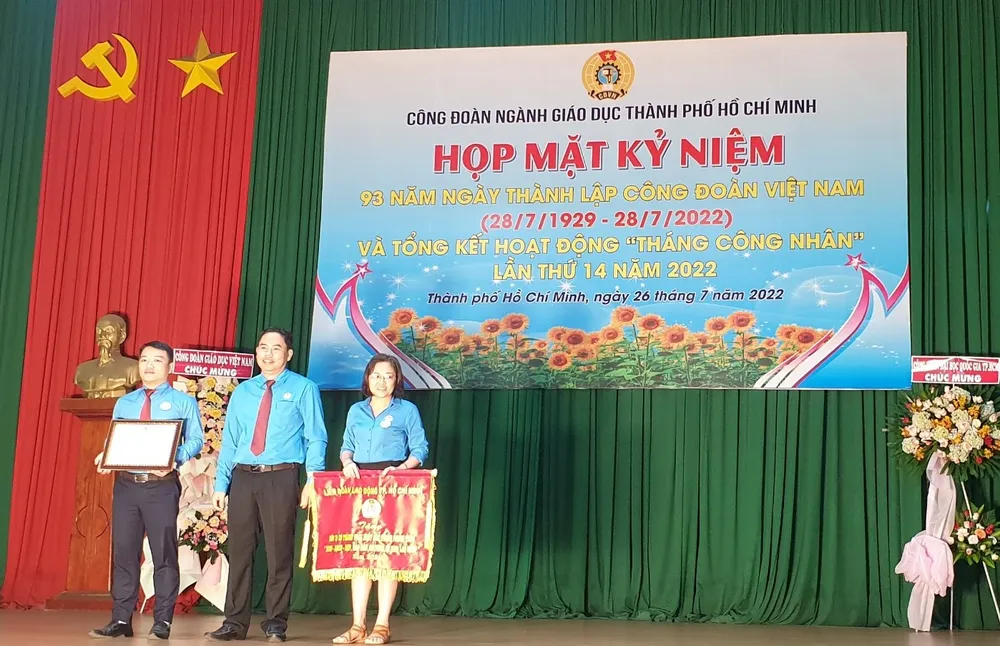 TPHCM: Tuyên dương các cá nhân, tập thể xuất sắc tham gia phong trào công đoàn ngành giáo dục ảnh 2