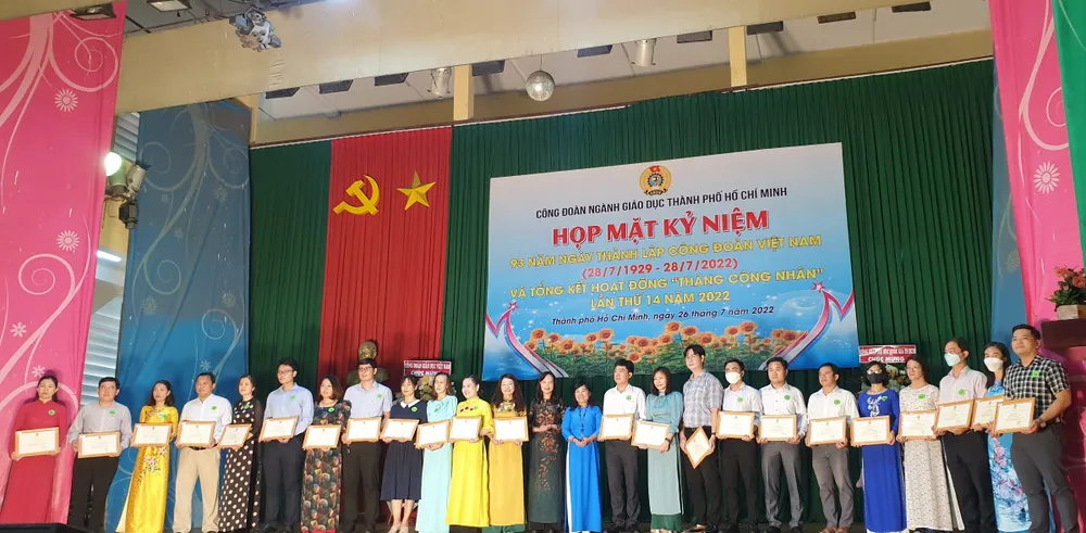 TPHCM: Tuyên dương các cá nhân, tập thể xuất sắc tham gia phong trào công đoàn ngành giáo dục ảnh 1