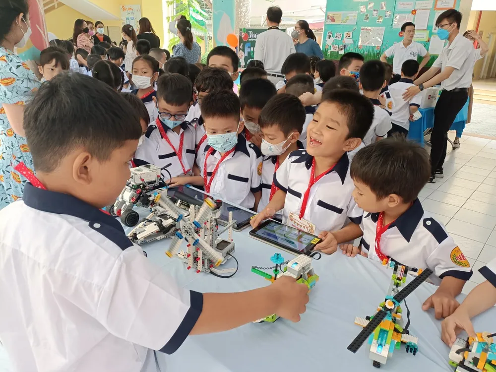 Học sinh lớp 1 hào hứng với ngày hội “Khoa học vui”  ảnh 4