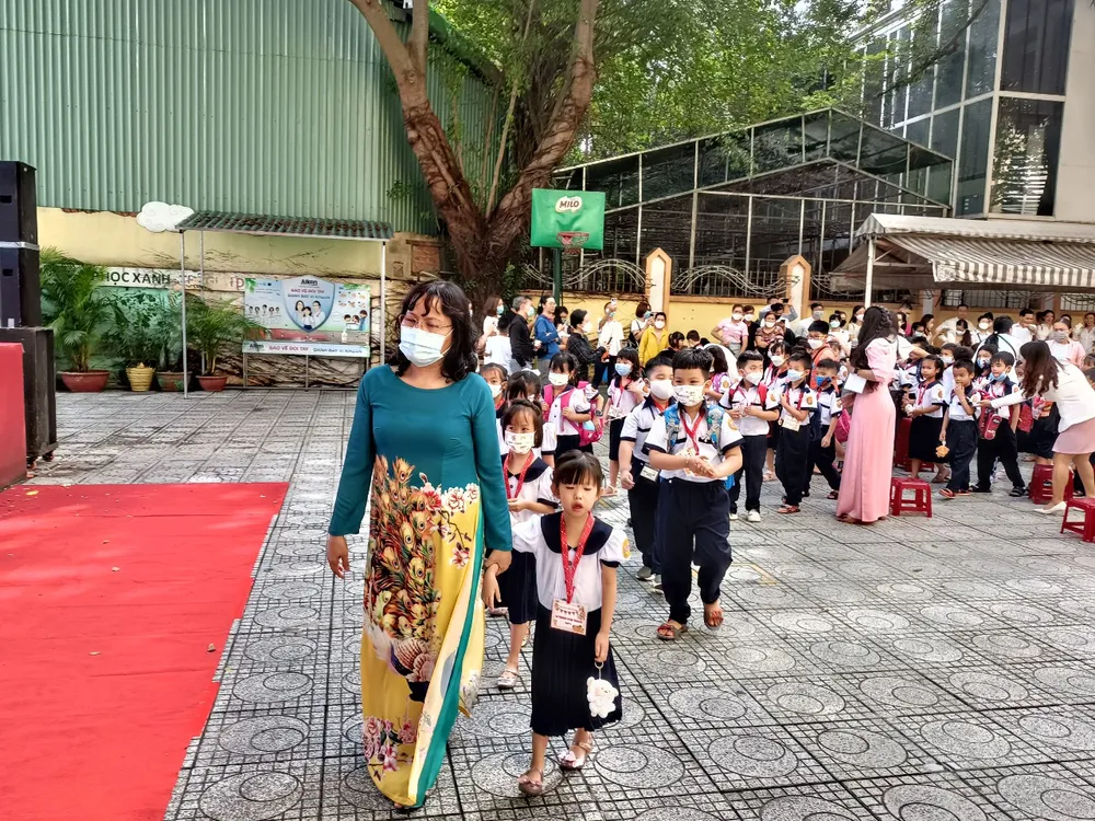 TPHCM: 7.000 học sinh chưa có sách giáo khoa  ảnh 1