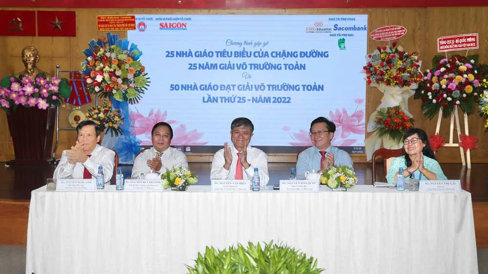 Xúc động buổi lễ giao lưu 75 giáo viên nhận Giải thưởng Võ Trường Toản ảnh 5