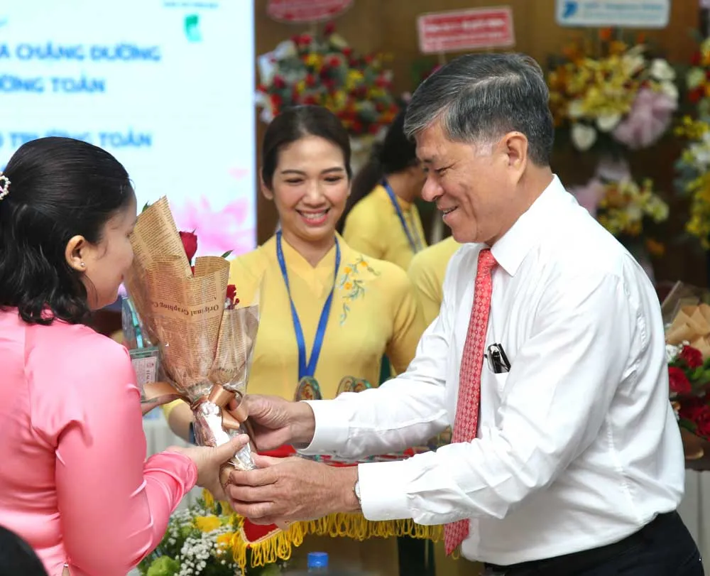 Xúc động buổi lễ giao lưu 75 giáo viên nhận Giải thưởng Võ Trường Toản ảnh 9