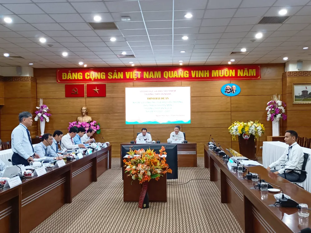 TPHCM: 11 ứng viên bước vào vòng 2 kỳ thi tuyển dụng cán bộ quản lý tại 3 trường THPT ảnh 1