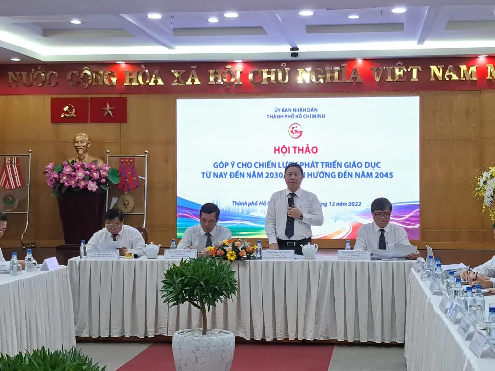 Phó Chủ tịch UBND TPHCM Dương Anh Đức đề nghị Sở GD-ĐT TPHCM tiếp tục tiếp thu ý kiến để hoàn thiện dự thảo chiến lược phát triển giáo dục