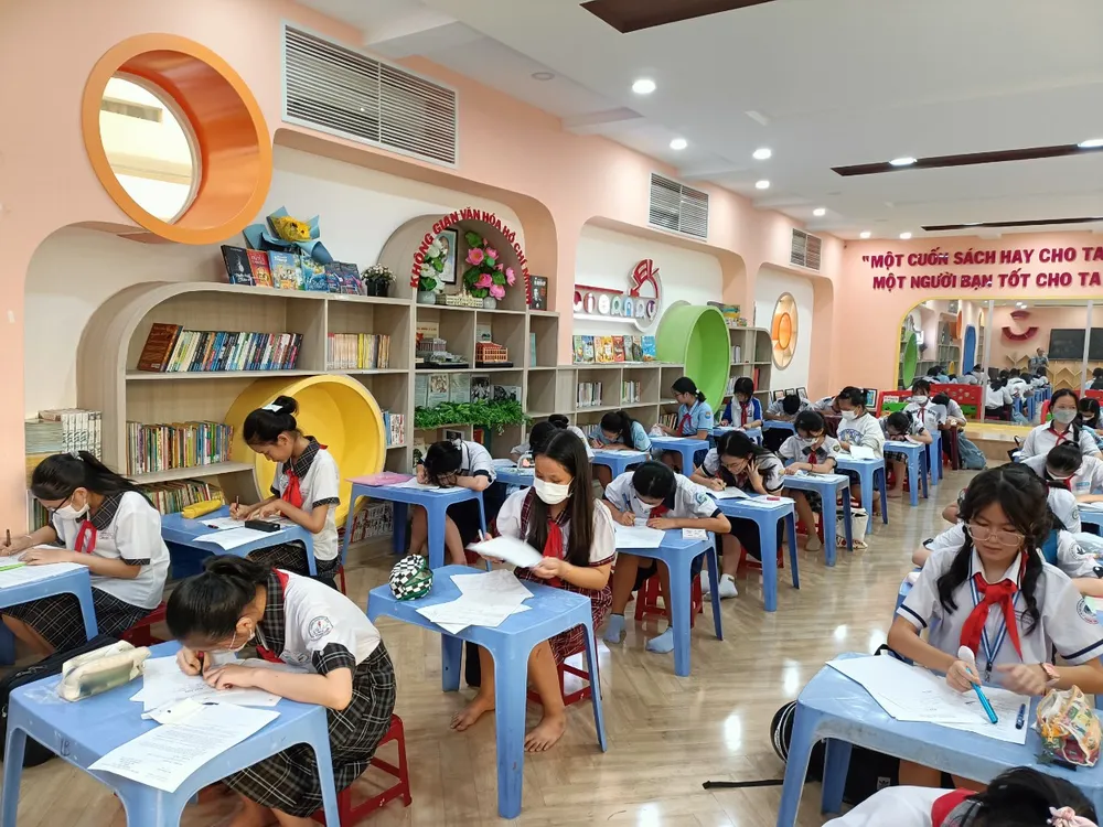 Một trong những điểm mới của năm nay là thí sinh được tự do chọn chỗ ngồi thực hiện bài viết văn Một trong những điểm mới của năm nay là thí sinh được tự do chọn chỗ ngồi thực hiện bài viết văn