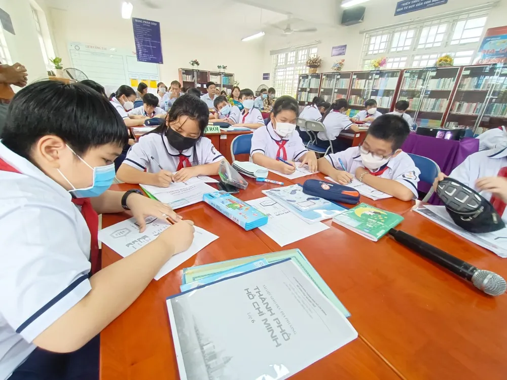 Học sinh lớp 6, Trường THCS Trần Văn Quang (quận Tân Bình) trong giờ học theo Chương trình Giáo dục phổ thông 2018