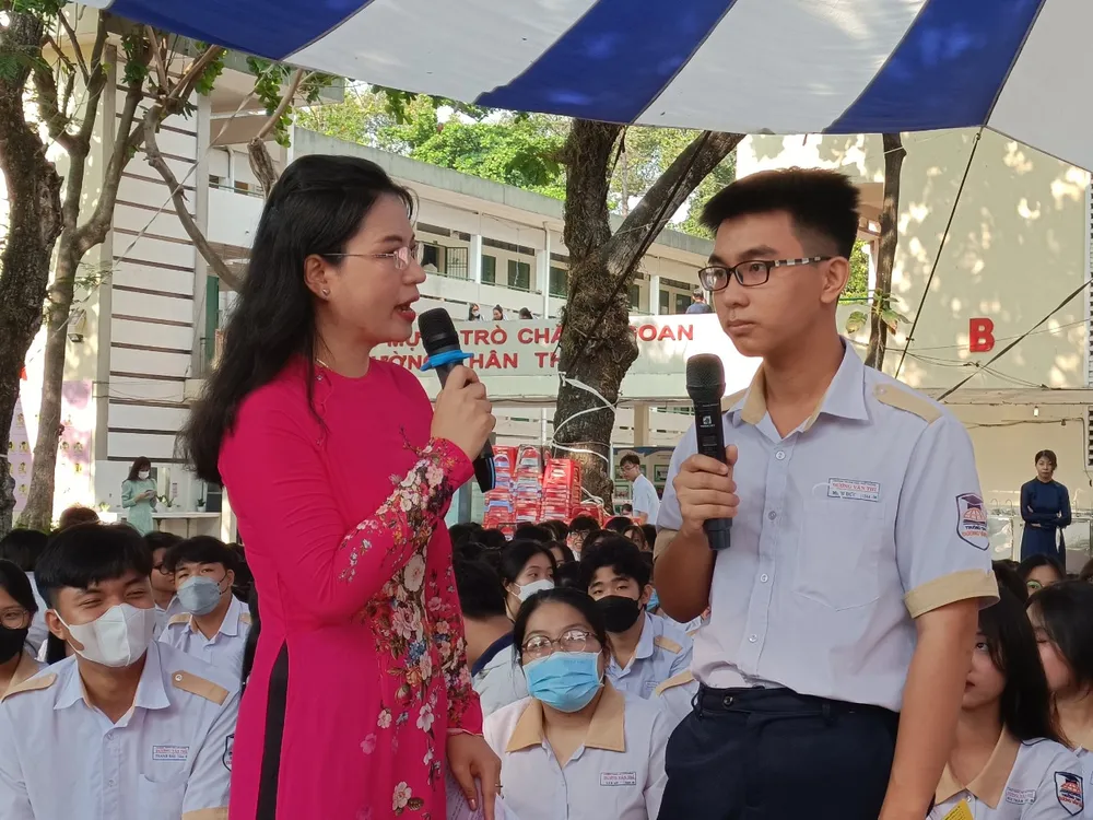 Nhiều câu hỏi của học sinh đã được các chuyên gia tư vấn giải đáp cặn kẽ tại chương trình