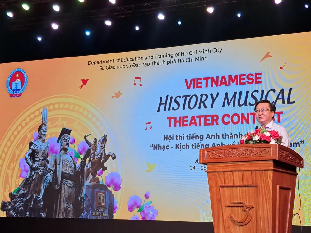 Phó Giám đốc Sở GD-ĐT TPHCM Nguyễn Bảo Quốc phát biểu khai mạc hội thi