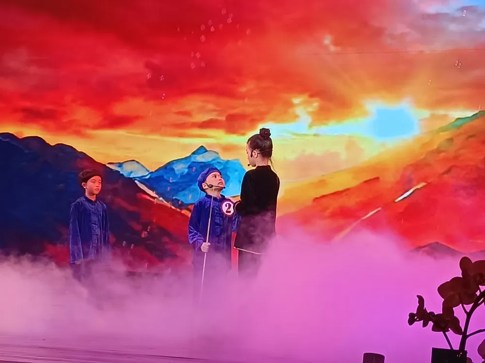 Cảnh trong vở diễn “Cánh chim bay về hướng mặt trời”