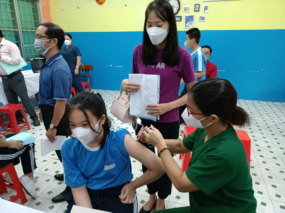 Học sinh Trường THCS Lê Quý Đôn (quận 3) tham gia tiêm vaccine Covid-19 Học sinh Trường THCS Lê Quý Đôn (quận 3) tham gia tiêm vaccine Covid-19