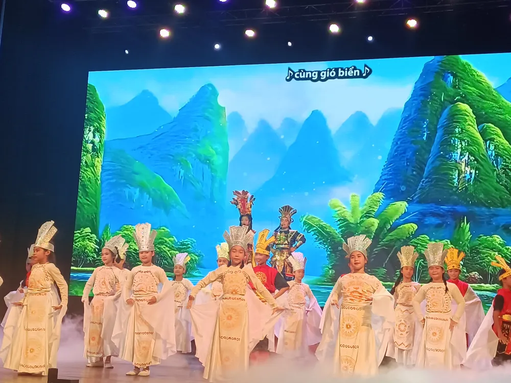 Lịch sử Việt Nam được tái hiện hào hùng qua nhiều thể loại âm nhạc cùng kỹ năng diễn xuất tuyệt vời của học sinh