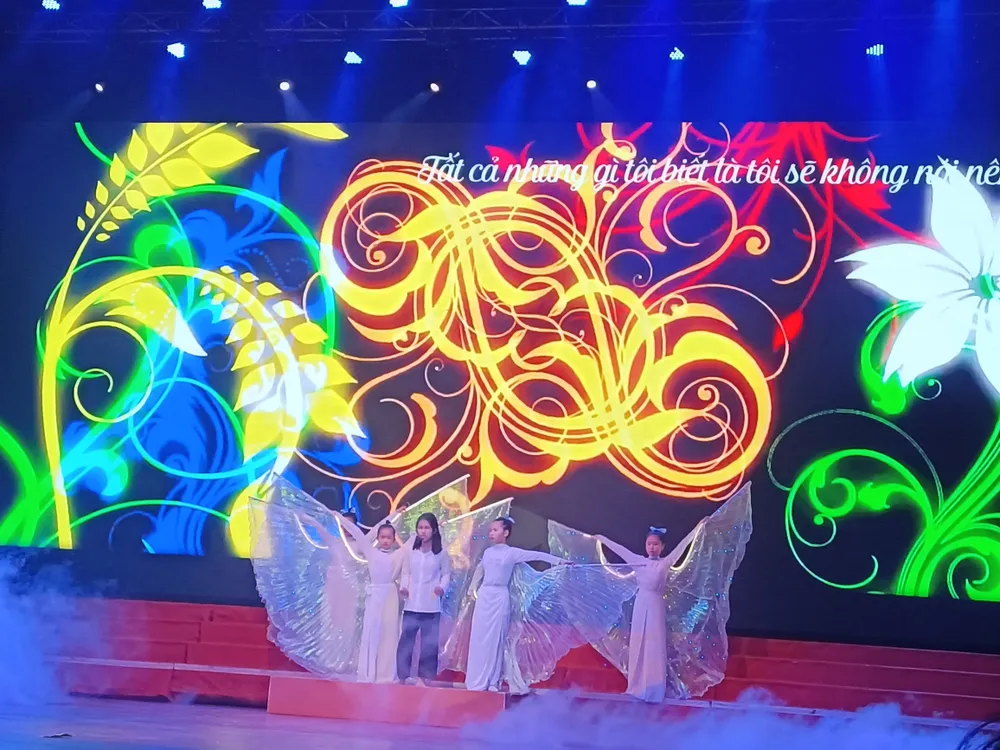 Tiết mục "Nữ anh hùng Võ Thị Sáu" của Trường Tiểu học Võ Thị Sáu (quận 7) đem đến những phút giây lắng đọng nhưng rất đáng tự hào về lịch sử hào hùng của dân tộc