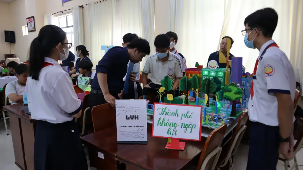 Trường THCS Lê Văn Hưu (huyện Nhà Bè) với mô hình "Thành phố không ngập lụt" xuất sắc giành giải nhất hội thi Trường THCS Lê Văn Hưu (huyện Nhà Bè) với mô hình "Thành phố không ngập lụt" xuất sắc giành giải nhất hội thi