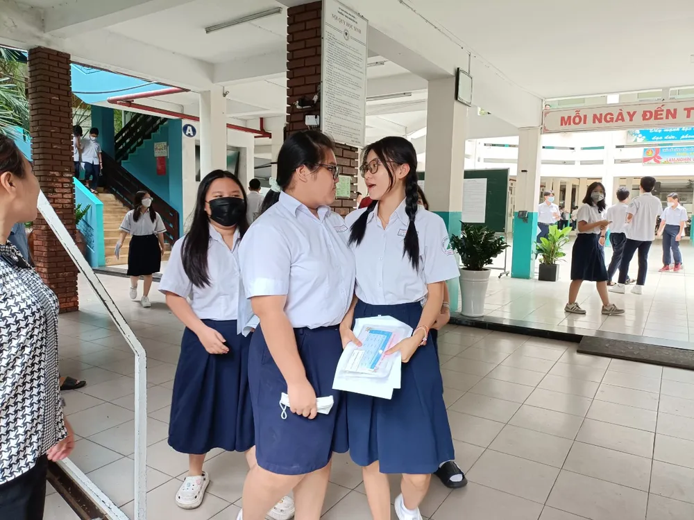 Nhiều thí sinh cho biết đề thi không bất ngờ và dư thời gian cho những bạn ôn tập kỹ kiến thức trong chương trình