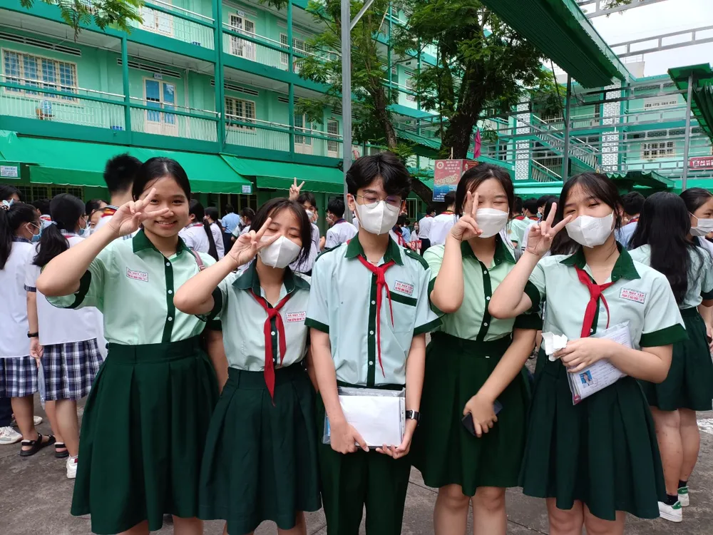 Học sinh tham gia Kỳ thi tuyển sinh lớp 10 công lập năm học 2023-2024