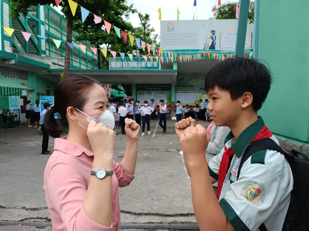 Giáo viên chủ nhiệm lớp 9/10, Trường THCS Hà Huy Tập cùng học sinh thể hiện sự quyết tâm cho kỳ thi