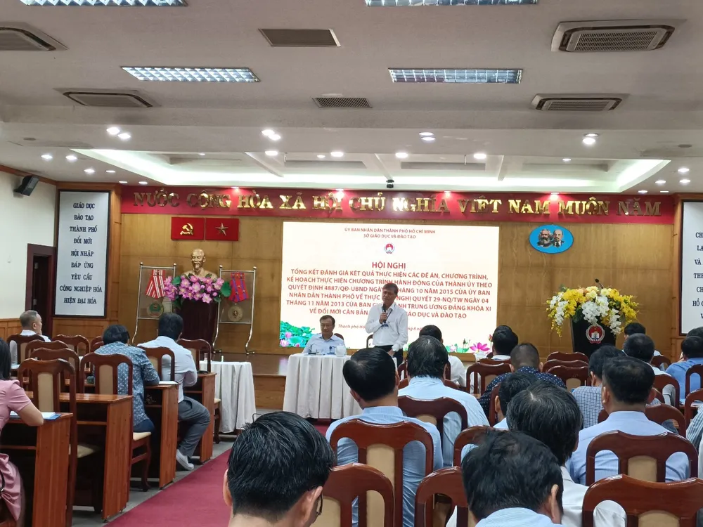 Giám đốc Sở GD-ĐT TPHCM Nguyễn Văn Hiếu yêu cầu các quận, huyện kiên trì các giải pháp xây dựng trường lớp