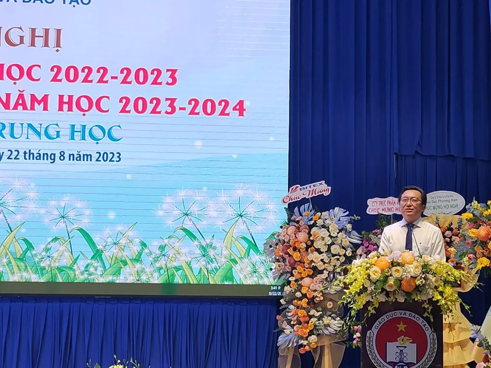 Phó Giám đốc Sở GD-ĐT TPHCM Nguyễn Bảo Quốc đề nghị các cơ sở giáo dục thực hiện đồng bộ và quyết liệt hơn đối với việc đổi mới phương pháp giảng dạy và kiểm tra, đánh giá học sinh