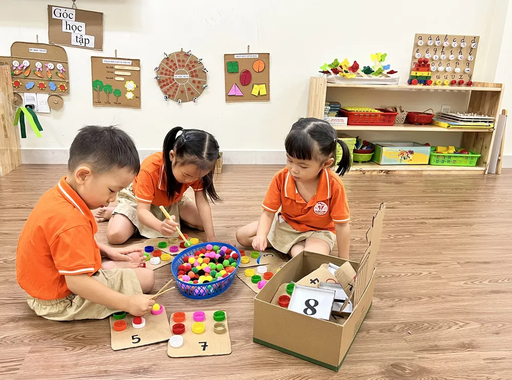 Trẻ tham gia hoạt động tại một nhóm lớp mầm non ở quận 12