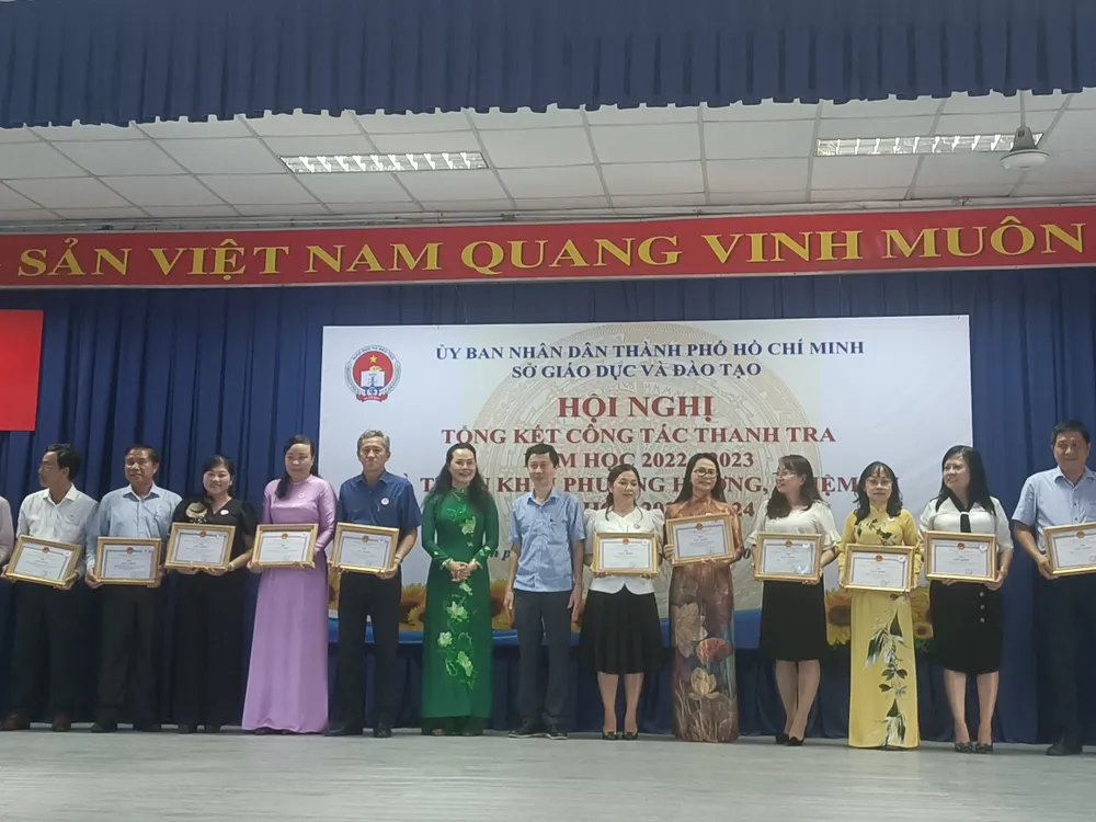 Tuyên dương các tập thể đạt thành tích tốt trong công tác thanh tra năm học 2022-2023