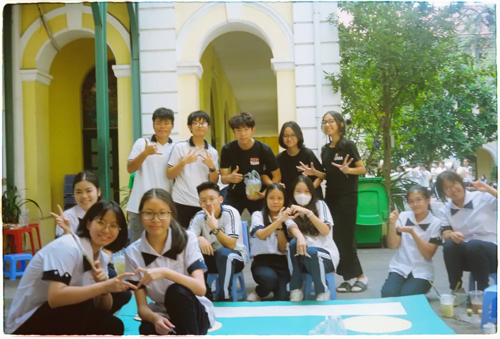 Học sinh tham gia sinh hoạt Câu lạc bộ Nhiếp ảnh, Trường THPT chuyên Trần Đại Nghĩa. 1 (2).JPG