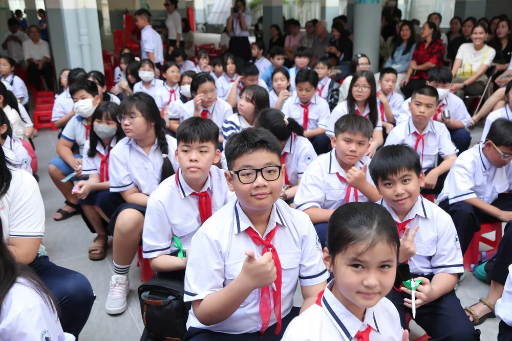 Học sinh Trường THCS Nguyễn Du (phường Bến Thành) trong ngày khai giảng năm học 2025-2026
