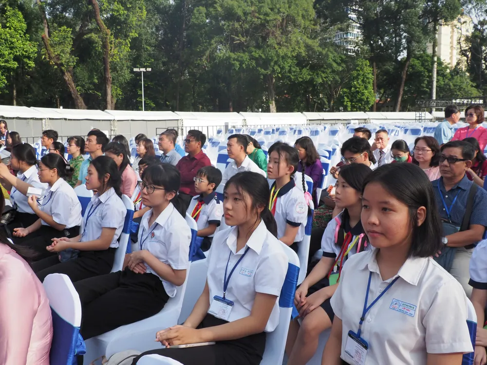 Học sinh TPHCM tham gia Lễ kỷ niệm 50 năm phát triển giáo dục và đào tạo vào tháng 11-2025