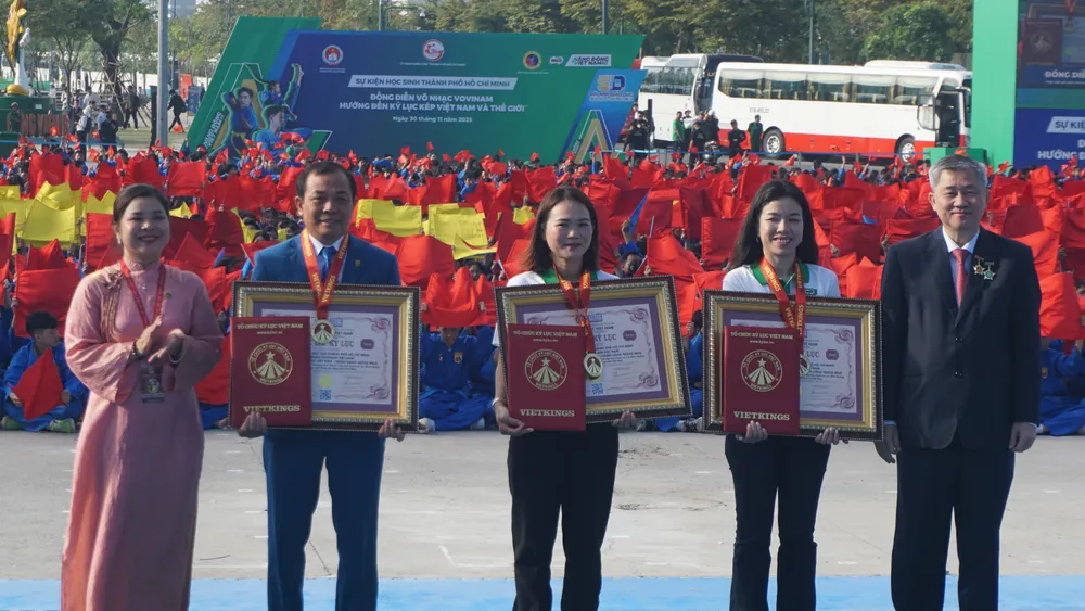 dong-dien-vo-nhac-vovinam-12.JPG