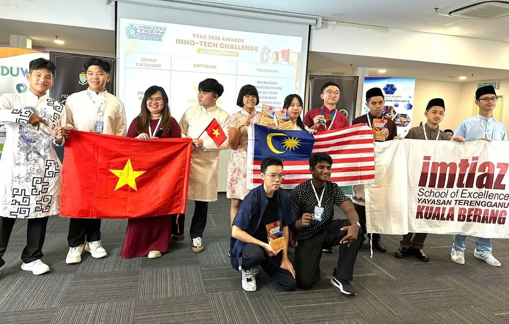 Các đội thi đoạt giải vàng của bảng Inno-Tech Secondary