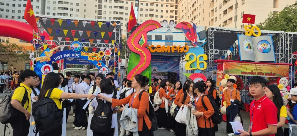 Học sinh tham gia hội trại tại cụm trại do Trường THPT chuyên Trần Đại Nghĩa (phường An Khánh, TPHCM) đăng cai tổ chức