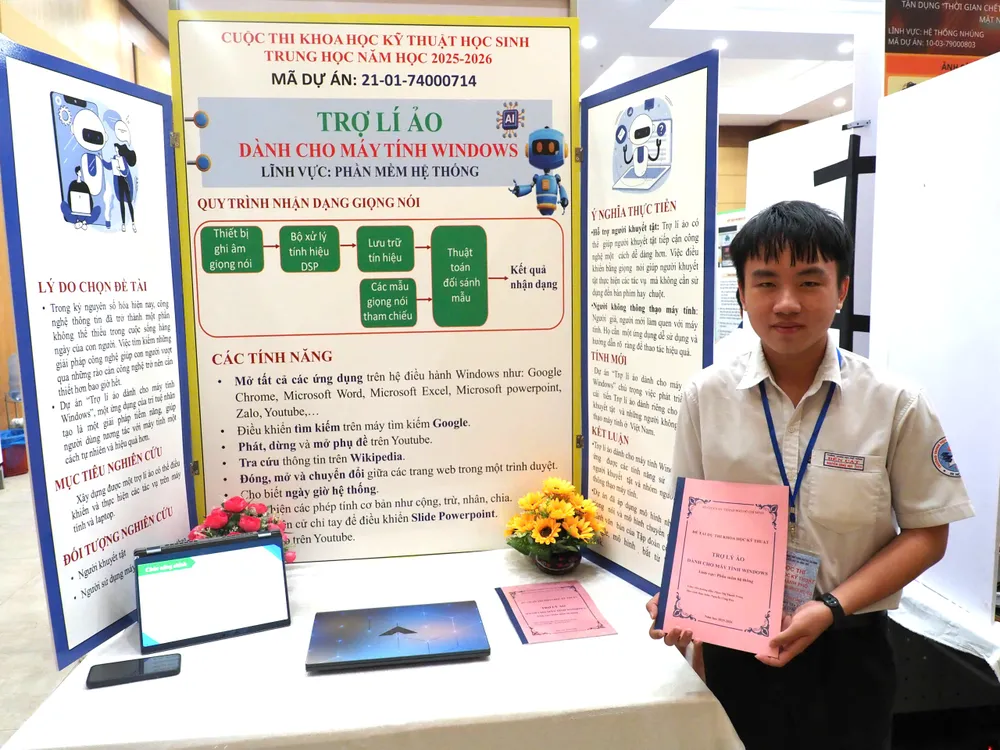 Nguyễn Công Duy, học sinh lớp 12CT1, Trường THPT Bến Cát (phường Bến Cát, TPHCM) mang đến vòng tuyển chọn dự án sản phẩm "Trợ lý ảo dành cho máy tính Windows"