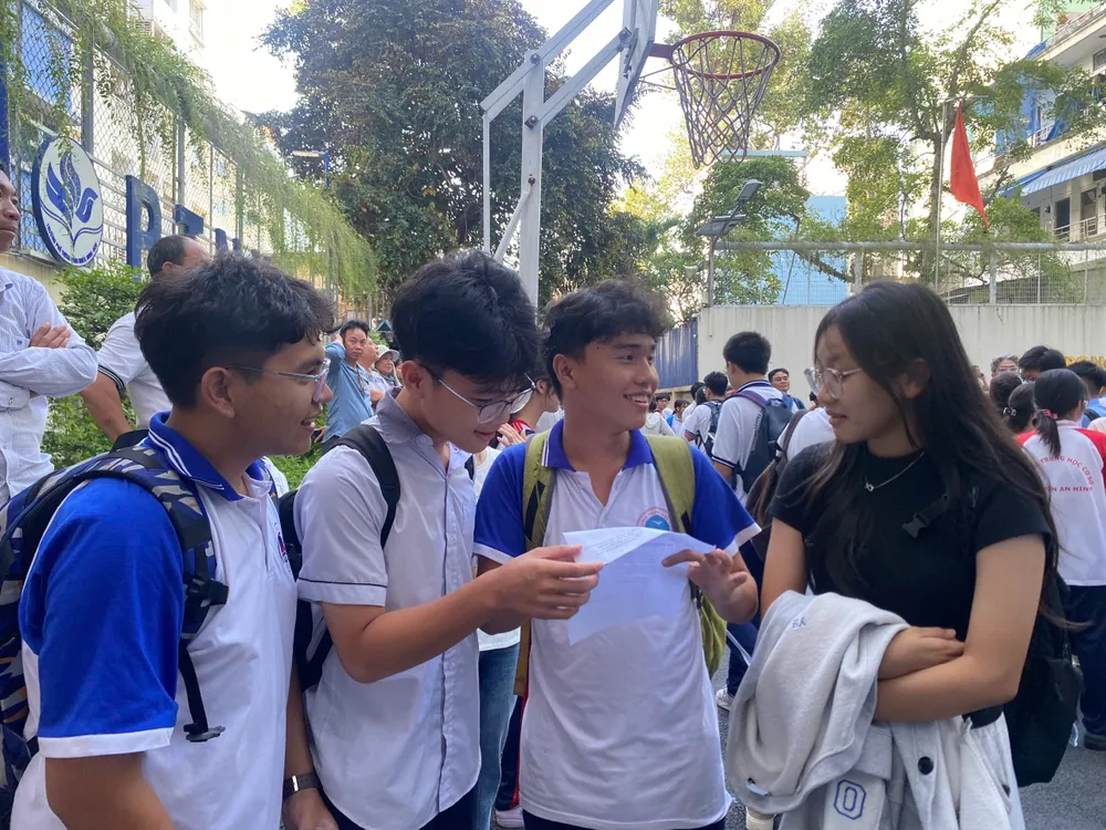 Học sinh tham gia kỳ thi thử tuyển sinh lớp 10 đợt 1 do Trung tâm Phát triển năng lực người học (phường An Đông, TPHCM) tổ chức trong hai ngày 28 và 29-3 