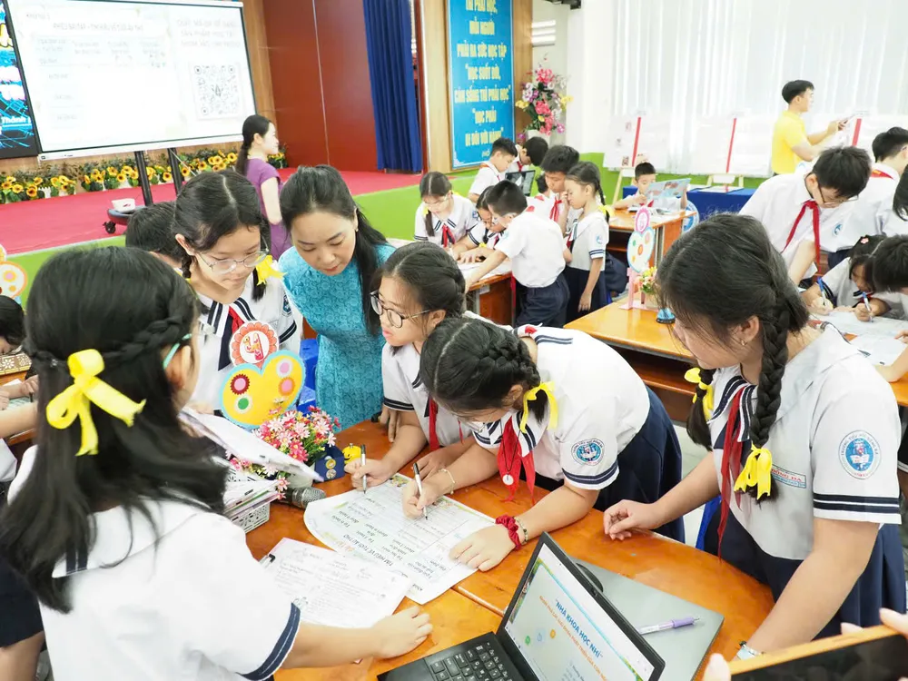 Tiết học ứng dụng trí tuệ nhân tạo vào dạy học tại Trường Tiểu học Đống Đa vào sáng 22-4