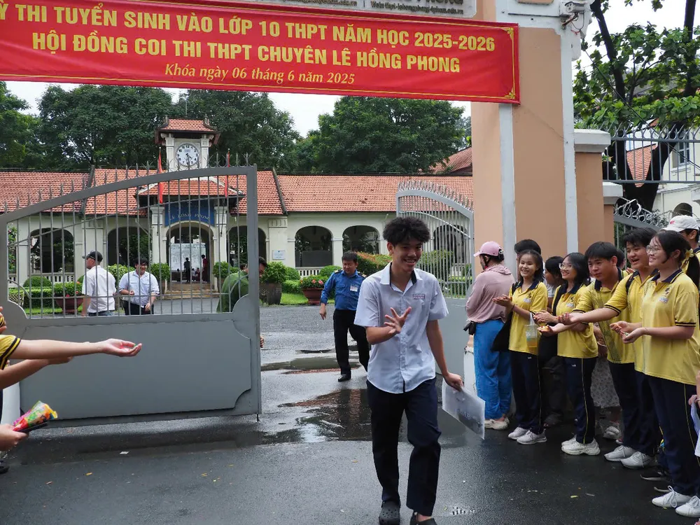 Học sinh tham gia kỳ thi tuyển sinh vào lớp 10 công lập năm học 2025-2026