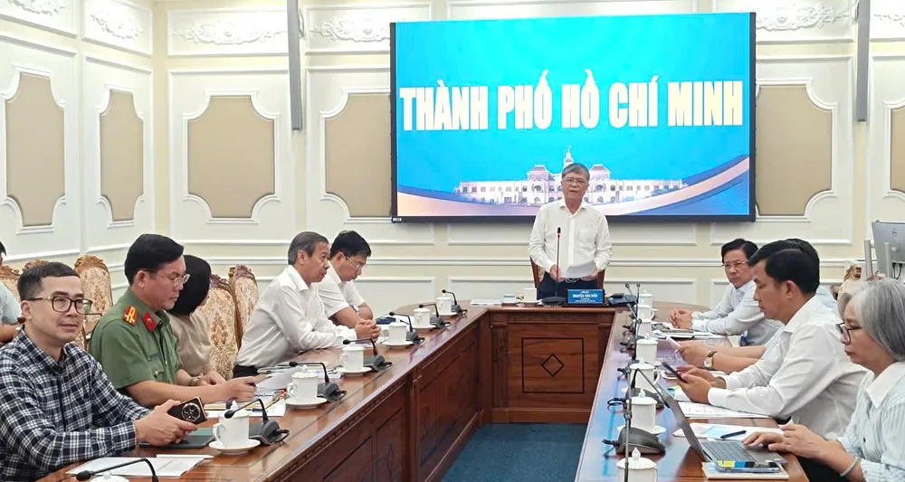 Giám đốc Sở GD-ĐT TPHCM Nguyễn Văn Hiếu báo cáo công tác chuẩn bị cho kỳ thi tốt nghiệp THPT năm 2026