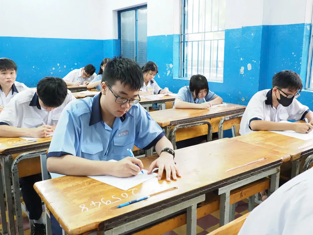 Học sinh tham gia kỳ thi tuyển sinh lớp 10 công lập năm học 2026-2027 tại TPHCM