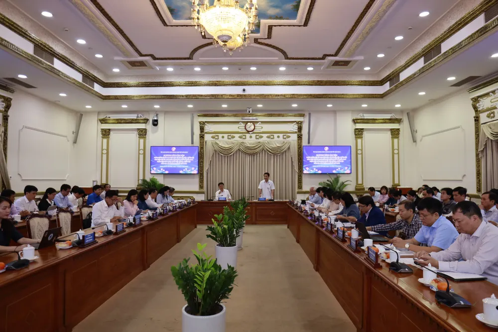 Đoàn khảo sát của Ủy ban Văn hóa và xã hội của Quốc hội làm việc với UBND TPHCM về Đề án "Đưa tiếng Anh thành ngôn ngữ thứ hai trong trường học giai đoạn 2025-2035, tầm nhìn đến năm 2045"