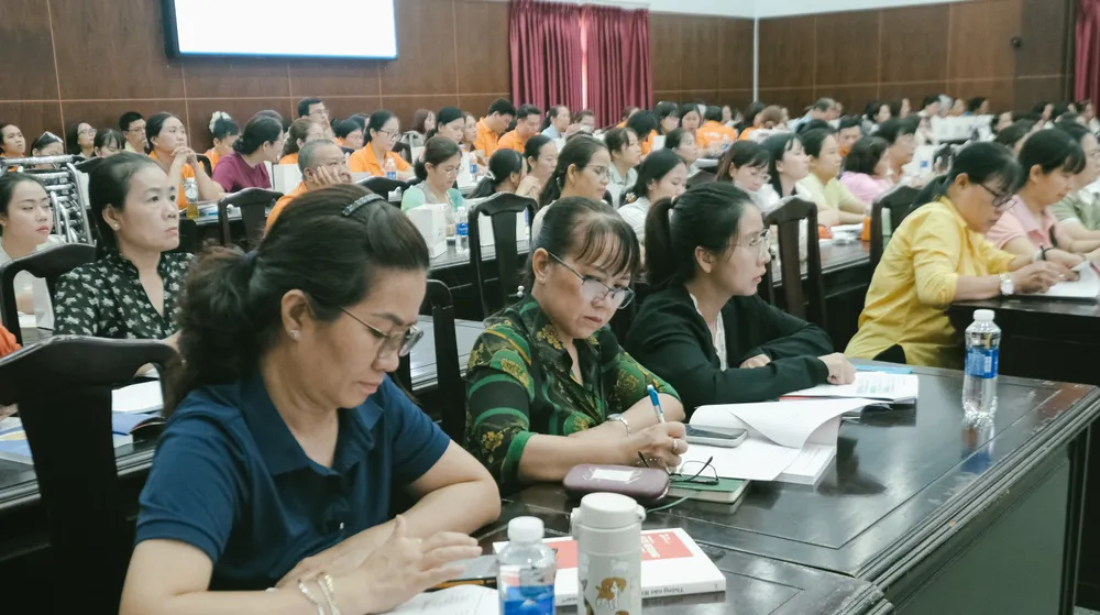 giao vien ghi chep 3.jpg