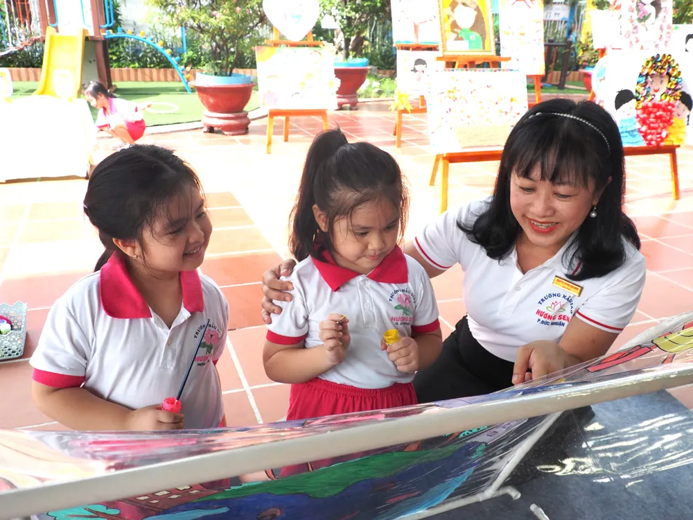 Học sinh Trường Mầm non Hương Sen (phường Đức Nhuận, TPHCM) tham gia hoạt động phát triển năng khiếu. Ảnh minh họa.