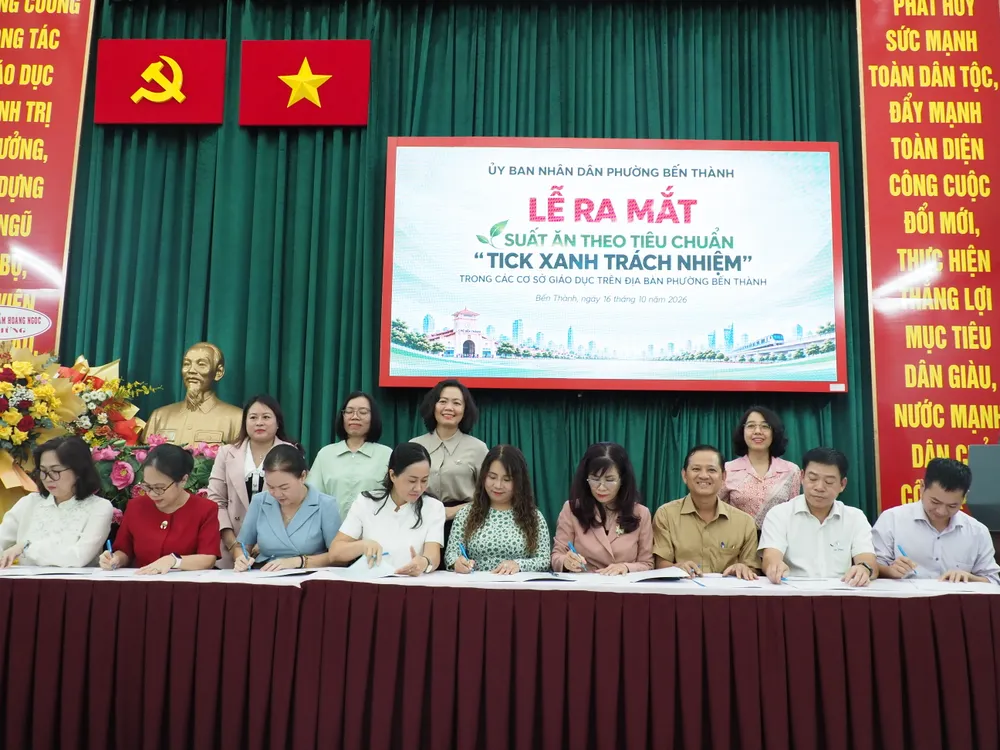 9 trường học trên địa bàn phường Bến Thành ký kết tham gia mô hình "Tick xanh trách nhiệm"