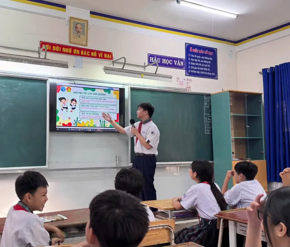 Học sinh Trường THCS Nguyễn Trãi (phường Bình Hưng Hòa) tham gia phong trào “Nói lời hay - Làm việc tốt”