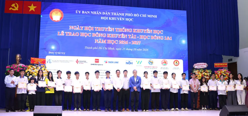 Sinh viên được nhận học bổng khuyến tài (Học bổng 1&1) năm học 2026-2027
