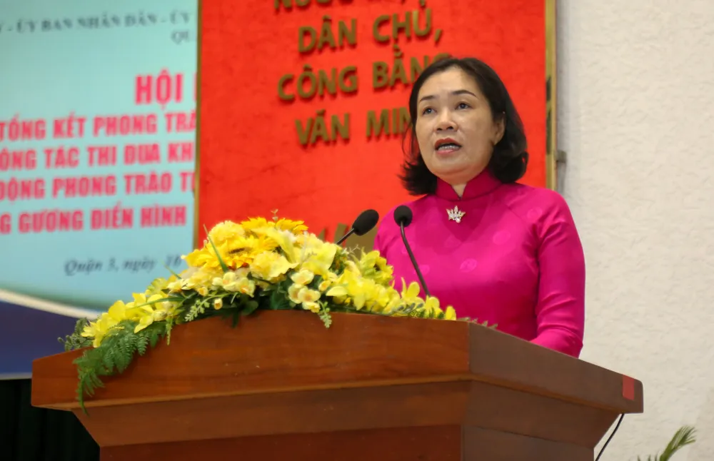 Phó Chủ tịch UBND quận 3 Vũ Thị Mỹ Ngọc phát động phong trào thi đua yêu nước năm 2023 trên địa bàn quận 3. Ảnh: THẢO LÊ