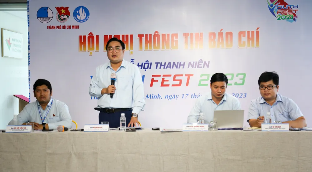 Chủ tịch Hội Liên hiệp Thanh niên Việt Nam TPHCM Ngô Minh Hải thông tin các hoạt động của lễ hội. Ảnh: THẢO LÊ
