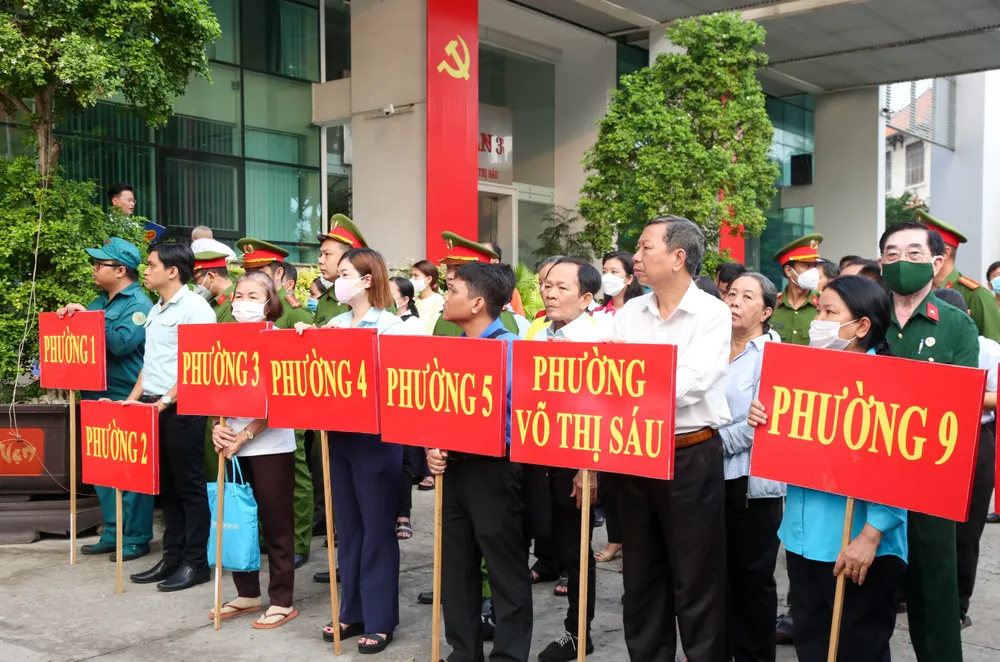Các phường trên địa bàn quận 3 hưởng ứng lễ ra quân. Ảnh: THẢO LÊ