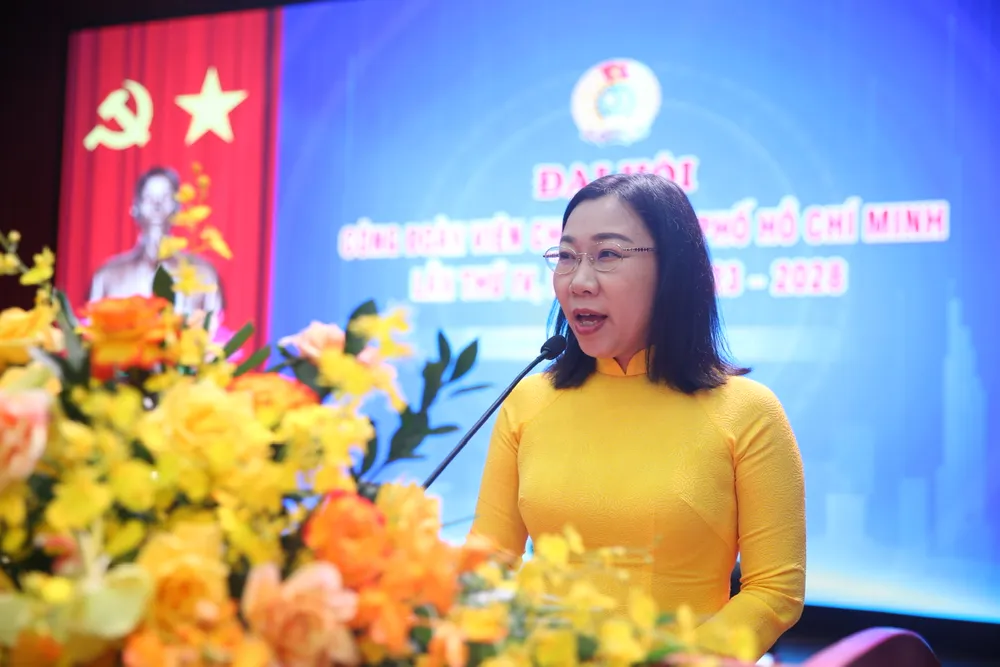 Phó Bí thư Đảng ủy Khối Dân – Chính – Đảng TPHCM Hàng Thị Thu Nga phát biểu. Ảnh: THẢO LÊ