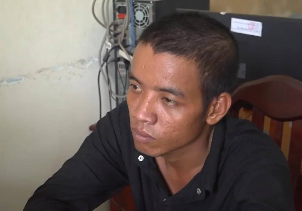 Kiểm tra phòng trọ, bắt 10 đối tượng tàng trữ súng và chơi ma túy ảnh 2