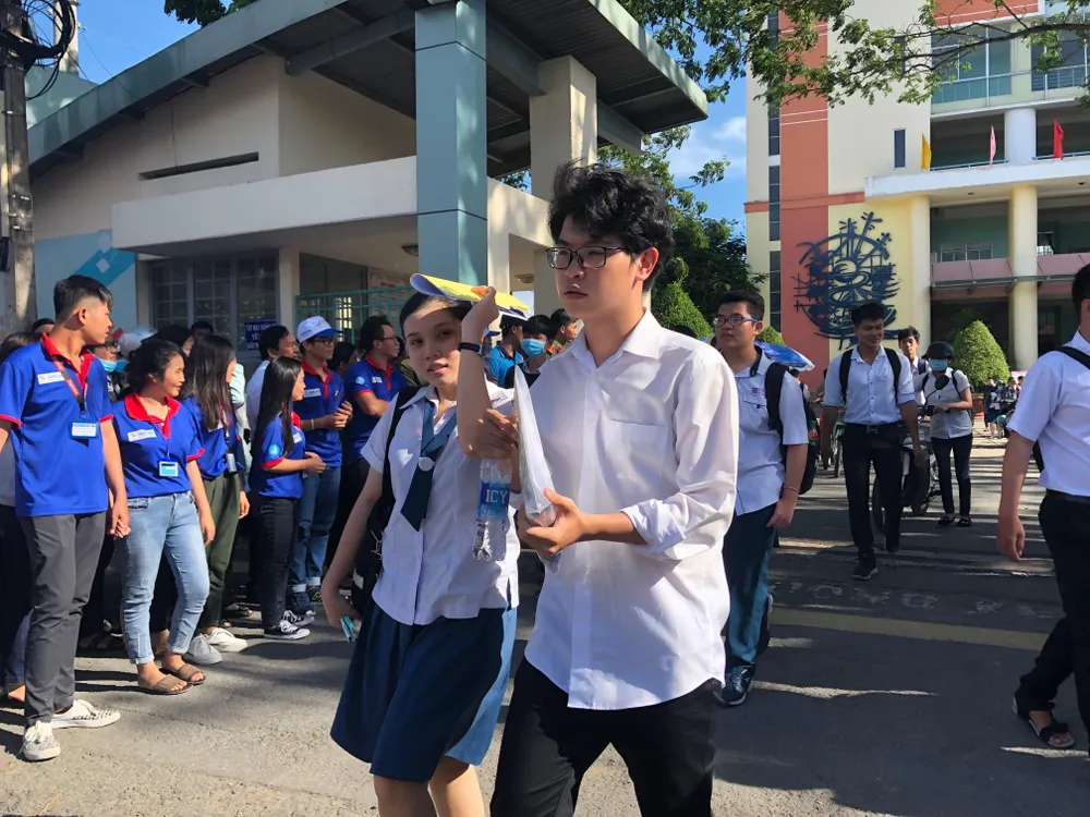 Thí sinh thở phào vì đề thi tiếng Anh dễ ảnh 7