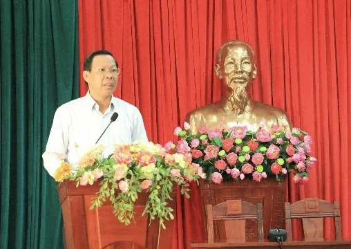 Đồng chí Phan Văn Mãi, Ủy viên Ban Chấp hành Trung ương Đảng, Bí thư Tỉnh ủy Bến Tre phát biểu khai mạc Hội nghị