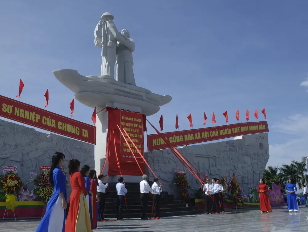 Khánh thành tượng đài tưởng niệm sự kiện tập kết 1954 ảnh 5